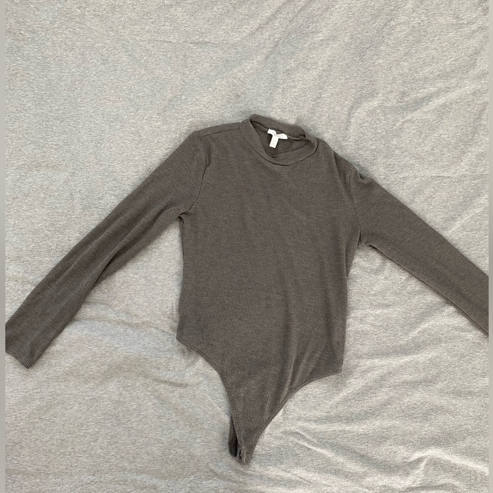 Ribbed gray body suit long sleeves